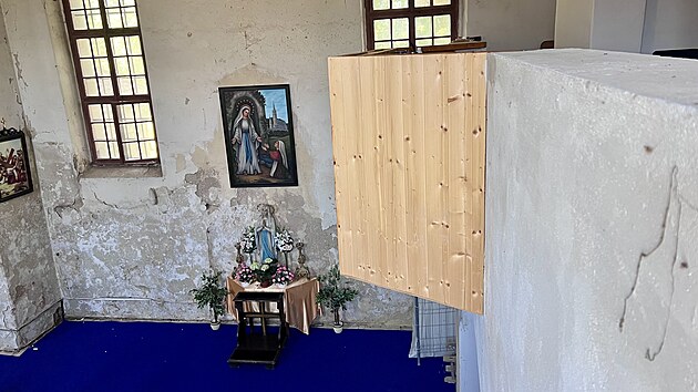 Kostel sv. &Scaron;imona a Judy v Lene&scaron;ic&iacute;ch na Lounsku (červen 2026)