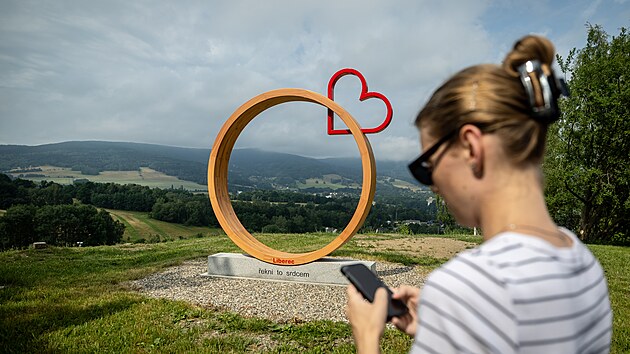 Fotopoint stojí na kopci v areálu Vesec v Liberci. (30. června 2026)