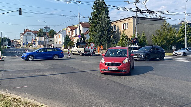 Na obj&iacute;zdn&eacute; trase je hust&yacute; provoz i mimo dopravn&iacute; &scaron;pičky. (29. června 2026)