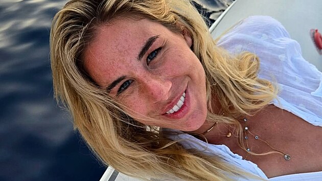 Ester Ledecká zdraví své sledující na Instagramu z aktivní dovolené v Řecku. (červen 2026)