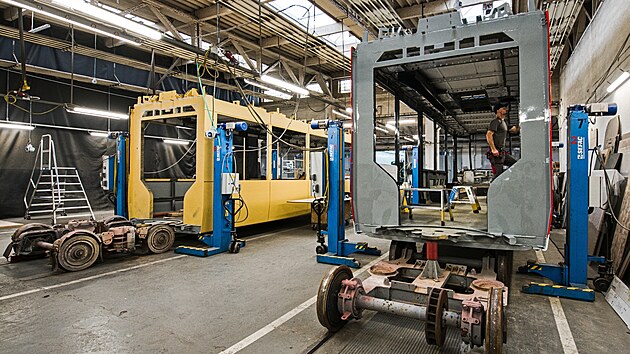 Kompletace jedné tramvaje Drak trvá čtyři až pět měsíců a podílí se na ní zhruba 30 zaměstnanců. (9. července 2026)