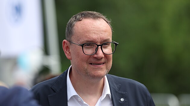 Petr Novotný je generálním ředitelem a výkonným předsedou skupiny Škoda Group.