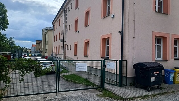 V tomto azylovém domě v Jihlavě zemřelo dvouleté dítě. Cizí zavinění policie vyloučila. (5. července 2026)
