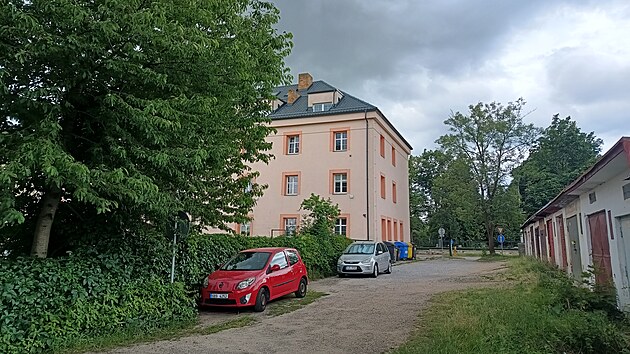 V tomto azylovém domě v Jihlavě zemřelo dvouleté dítě. Cizí zavinění policie vyloučila. (5. července 2026)