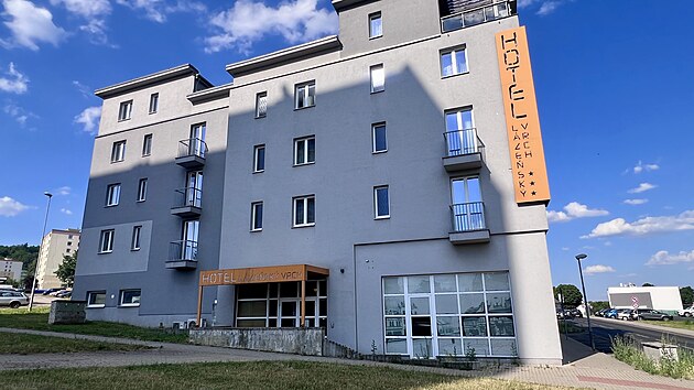 Budova b&yacute;val&eacute;ho hotelu L&aacute;zeňsk&yacute; vrch v Litv&iacute;nově (červen 2026)