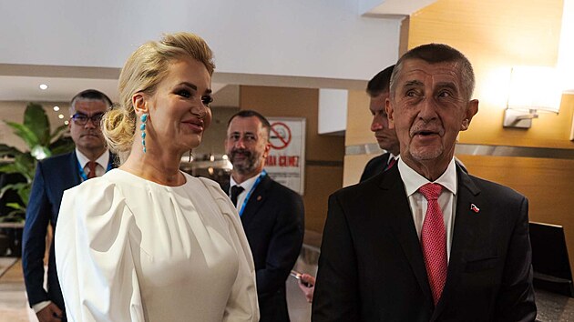 Premiér Andrej Babiš (ANO) s manželkou Monikou před neformální večeří na summitu NATO v Ankaře. (7. července 2026)