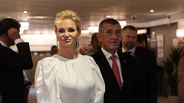 Premiér Andrej Babiš (ANO) s manželkou Monikou před neformální večeří na summitu NATO v Ankaře. (7. července 2026)