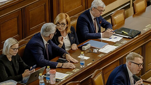 Jednání Poslanecké sněmovny. Novela zákona o státní sociální podpoře. Na snímku Zuzana Mrázová, Lubomír Metnar (ANO), Alena Schillerová (ANO), Karel Havlíček (ANO), Aleš Juchelka (ANO). (8. července 2026)