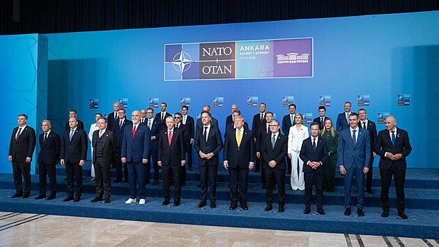 Lídři na summitu NATO v turecké Ankaře. (8. července 2026)