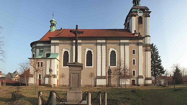Stezka měř&iacute; 11 kilometrů a uk&aacute;že sakr&aacute;ln&iacute; pam&aacute;tky. Na sn&iacute;mku kostel sv. V&aacute;clava ve &Scaron;luknově.