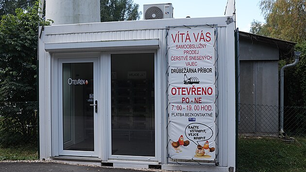 V Př&iacute;boře - Klokočově začali tamn&iacute; drůbež&aacute;ři provozovat vejcomat. Jsou zat&iacute;m spokojen&iacute;. (1. července 2026)