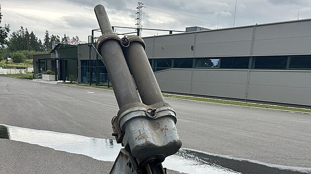 Jihoče&scaron;i při zbraňov&eacute; amnestii odevzdali celkem 507 zbran&iacute;. Na sn&iacute;mku je pevnostn&iacute; minomet M 32 r&aacute;že 81 mm.