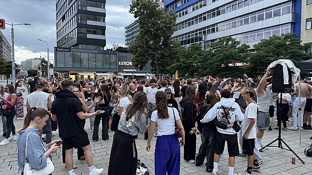 Na třídě Míru se zpívalo a tančilo díky projektu Game of Life, za kterým stojí pětadvacetiletý Vojta Toman z Brna. (7. července 2026)