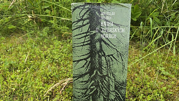 Kniha Miloslava Nevrlého je obrazem nejsevernějších českých hor před půl stoletím i několika předcházejících století.