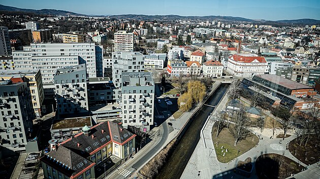 Stavba za zhruba 64 milionů korun včetně daně promění prostranství u řeky v rekreační zónu pro pěší a cyklisty. (8. července 2026)