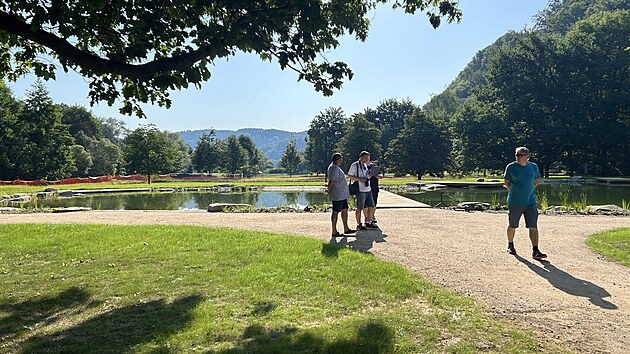 Podle autorů jde o první veřejně přístupný neoplocený koupací biotop svého druhu v Česku.