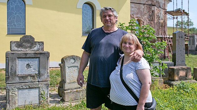 Do záchrany památky se před téměř dvaceti lety pustili známí vitrážisté Jitka a Richard Kantovi s přáteli. Vybudovali zde unikátní muzeum a před zánikem zachránili i nedalekou rozhlednu.