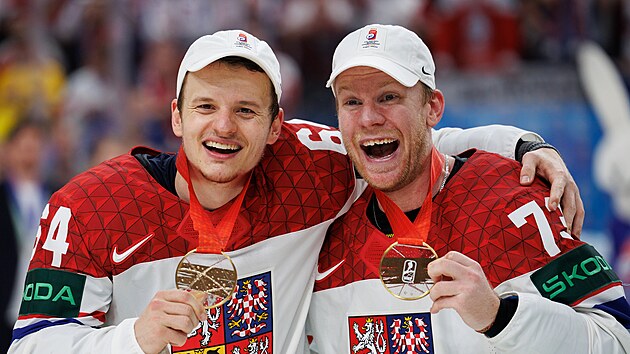 Praha 26. 5. 2024, mistrovství světa v hokeji, finále Česko - Švýcarsko, Ondřej Kaše (vpravo) a David Kämpf.
