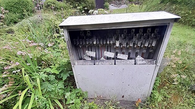 Vyhořelá skříň s elektrickým rozvaděčem (7. července 2026)