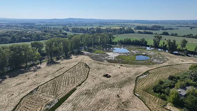 Pohled na č&aacute;st dokončen&eacute; etapy 4A protipovodňov&yacute;ch opatřen&iacute; v Olomouci, konkr&eacute;tně jej&iacute; jižn&iacute; č&aacute;sti.
