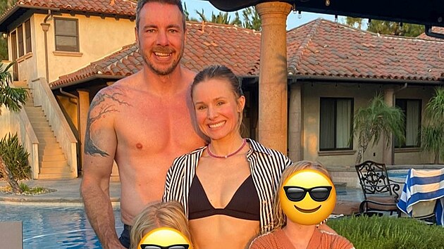 Dax Shepard a Kristen Bellová s dcerami Lincoln a Deltou (2021)