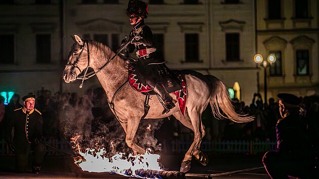 Ohňová show na koních skupiny Štvanci při 160. výročí Bitvy u Hradce Králové z roku 1866 (4. července 2026).