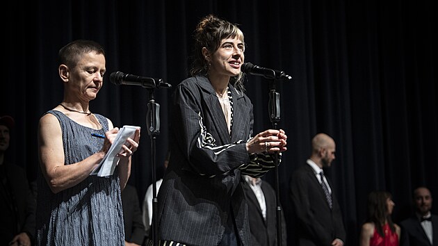 Režisérka Pepa Lubojacki na české premiéře dokumentu Kdyby se holubi proměnili ve zlato (8. července 2026)