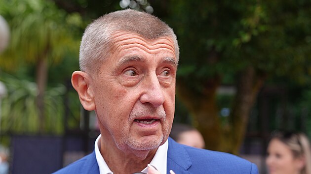 Andrej Babiš přichází na karlovarskou BigBoard party (4. července 2026)