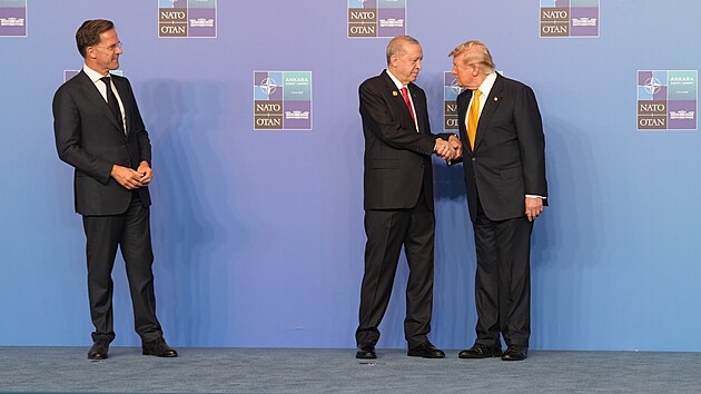 Americký prezident Donald Trump na summitu NATO. (8. července 2026)