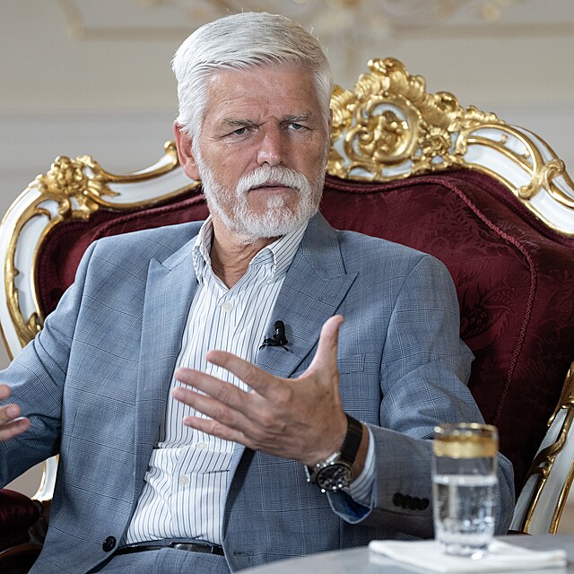 Prezident Petr Pavel poskytl rozhovor pro iDNES.cz, ve kterém se věnoval aktuálním politickým otázkám, kterým Česká republika čelí. Rozhovor moderuje Vladimír Vokál. (15. července 2026)