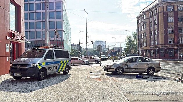 Nehoda tramvaje a automobilu v Praze (18. července 2026)