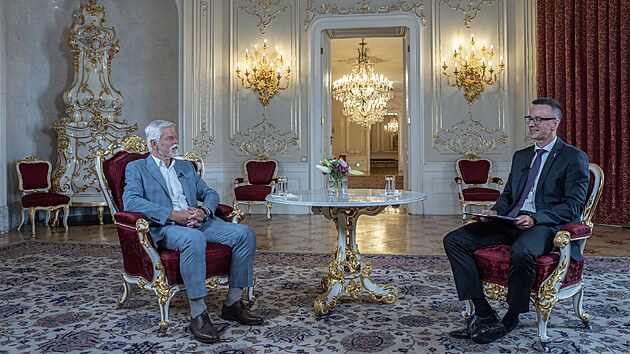 Prezident Petr Pavel poskytl rozhovor pro iDNES.cz, ve kterém se věnoval aktuálním politickým otázkám, kterým Česká republika čelí. Rozhovor moderuje Vladimír Vokál. (15. července 2026)