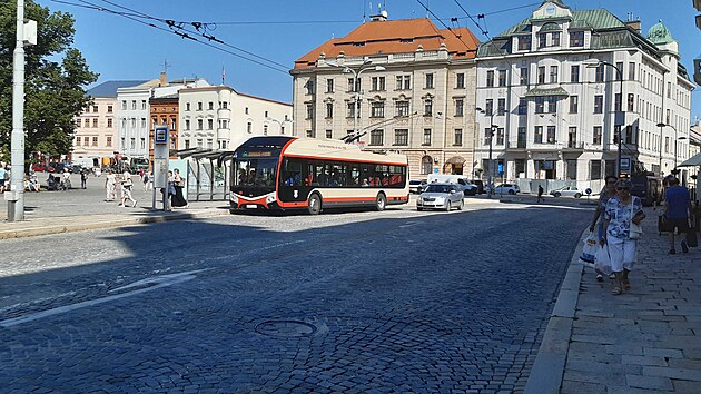 Průjezd zakázán – už neplatí. Řidiči v Jihlavě mohou mimořádně využít zkratku přes Masarykovo náměstí. Město k tomuto kroku přistoupilo pod tlakem dopravních kolon.
