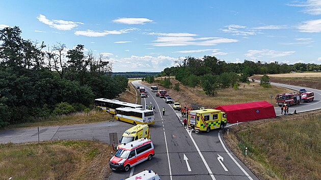 Na Znojemsku se střetly dva autobusy, na místě je 40 zraněných. (18. července 2026)