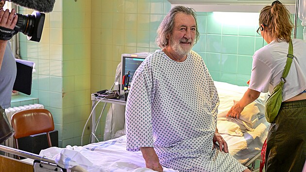 Bolek Polívka v roli Adama Zeminy na natáčení celovečerní hudební komedie Svět podle Adama. (14. července 2026)