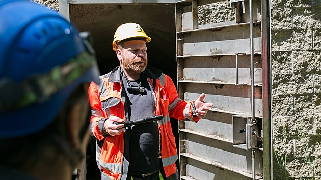 Jeskyňáři na pár dní v roce odemykají unikátní fluoritový důl pod Děčínským Sněžníkem. Důl se nachází v prostorách fluoritových jeskyní. Na snímku průvodce Tomáš Vinš (9. července 2026)