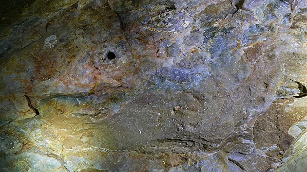 Jeskyňáři na pár dní v roce odemykají unikátní fluoritový důl pod Děčínským Sněžníkem. Důl se nachází v prostorách fluoritových jeskyní. (9. července 2026)