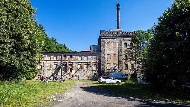 Pivovar v Jablonci chátral, hrozilo, že půjde k zemi. Nyní tu noví majitelé chtějí opět vařit pivo.
