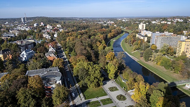 Komensk&eacute;ho sady v centru Ostravy pohledem ze zn&aacute;m&eacute; radničn&iacute; věže (13. července 2026)