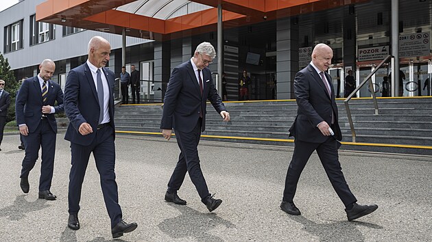 Na tiskovou konferenci míří zleva ředitel SÚJB Štěpán Kochánek, jihočeský hejtman Martin Kuba, Karel Havlíček a Daniel Beneš. (14. července 2026)