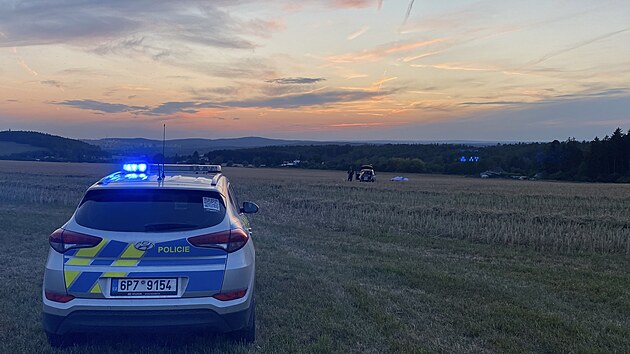 Mlad&yacute; paraglidista se zř&iacute;til na okraji Plzně a nyn&iacute; je v kritick&eacute;m stavu. (13. července 2026)