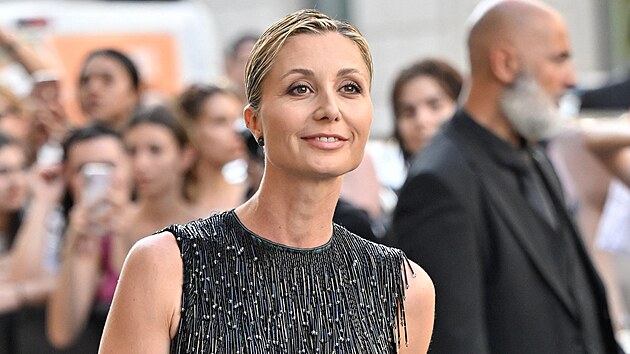 Anna Ferzetti na pařížském Fashion weeku (červenec 2026)