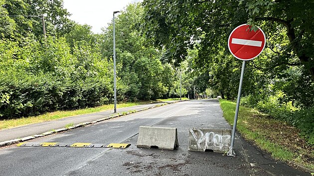 Doprava v Buchenwaldsk&eacute; ulici byla omezen&aacute; už před zač&aacute;tkem oprav.