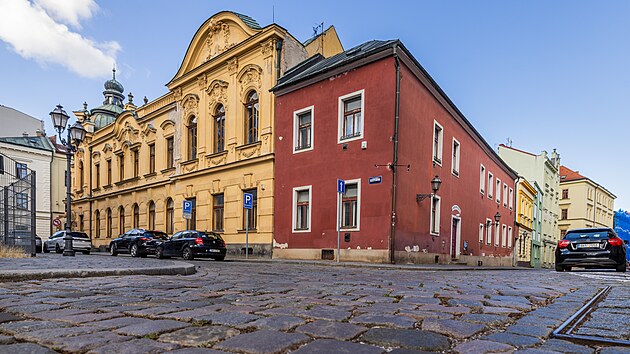 Propojené dva domy v Tomkově a Dlouhé ulici jsou k mání za 48 milionů.