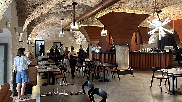Po 60 letech se opět vař&iacute; pivo v jindřichohradeck&eacute;m  pivovaru. Dostalo jm&eacute;no Jindra.