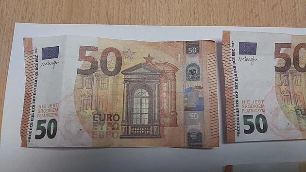 Napodobeniny eurobankovek, které se našly v tržbách na Trutnovsku. (17. července 2026)