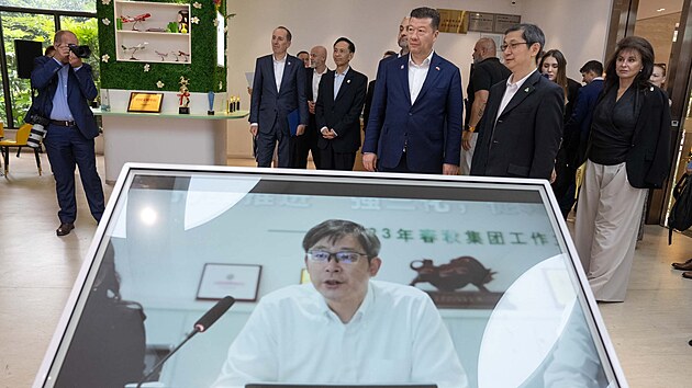 Pokračuje návštěva předsedy Poslanecké sněmovny Tomia Okamury v Číně. Zavítal do společnosti Shanghai Spring International Travel Service, největší soukromé cestovní kancelář v Číně. (21. července 2026)