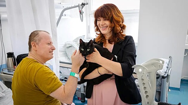 Ve Fakultn&iacute; nemocnici Ostrava nově funguje felinoterapie. Jedn&aacute; se o terapeutickou metodu, při kter&eacute; se ke zlep&scaron;en&iacute; psychick&eacute;ho i fyzick&eacute;ho stavu pacienta uplatňuje kontakt s kočkou.