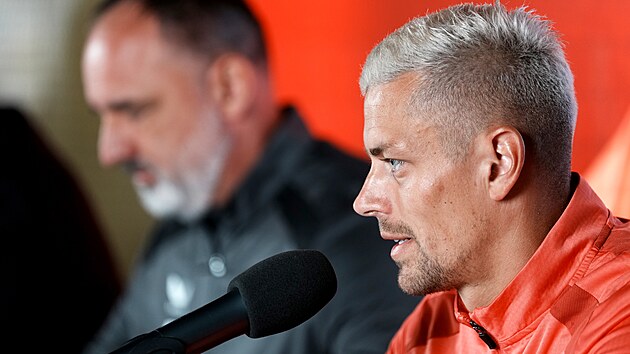 Tomáš Holeš na předsezonní tiskové konferenci Slavie.