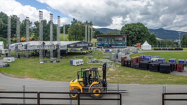 Na několika pódiích se představí nejen největší domácí a slovenské hvězdy, ale i prestižní zahraniční interpreti v čele se švédskými Roxette.